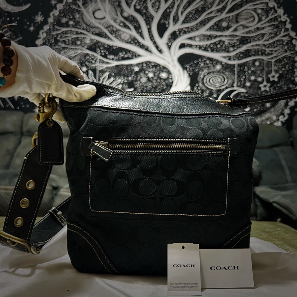 Vintage Coach soho Black Shoulder Bag with Cherry Charm 2006 - Picture 14 of 17